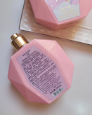 نمای پشت لوسیون بدن یونیکورن شامل مشخصات کامل محصول، ترکیبات نرمکننده و حجم ۳۰۰ گرم، مناسب انواع پوست و استفاده روزانه.