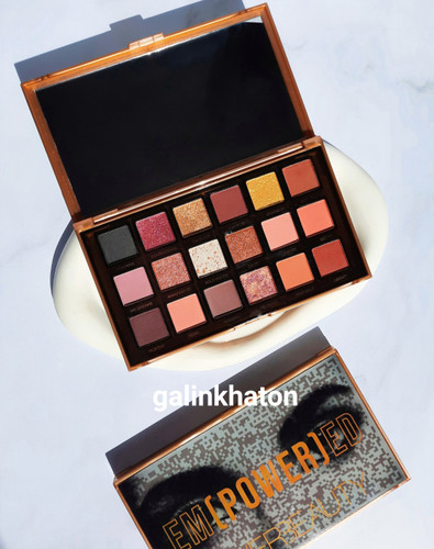 پالت سایه ۱۸ رنگ ever beauty با رنگبندی متنوع و پیگمنت بالا، مناسب برای آرایشهای حرفهای، فانتزی و روزمره با ترکیب رنگهای مات و براقو رنگ های نود و خاص