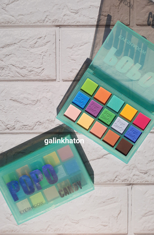 نمای کامل پالت سایه پوپوکندی با رنگهای متنوع مات و شاین، انتخابی حرفهای برای میکاپ چشم جذاب و رنگارنگ.