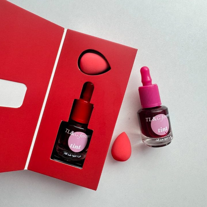 تینت لب پددار فور اِور با طراحی فانتزی و اپلیکاتور پد، انتخابی خاص برای آرایش لب شاداب و دخترانه. خرید اینترنتی تینت لب با قیمت مناسب.