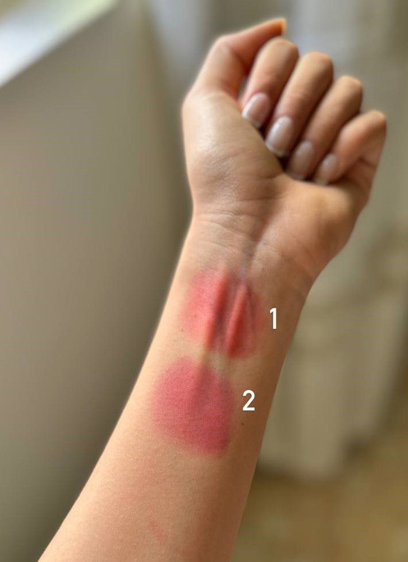 فید طبیعی و زیبا از رنگ تینت لب فور اور روی پوست. بافت نرم، ماندگاری بالا و جلوهای طبیعی برای آرایش لب حرفهای و روزمره.