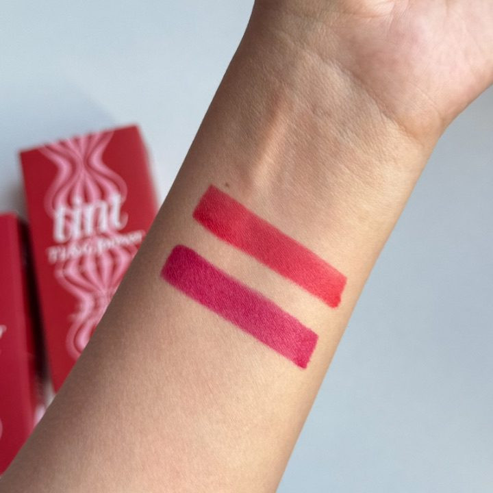 رنگبندی متنوع تینت لب پددار For Ever با پیگمنت بالا و بافت سبک. مناسب برای استفاده روزانه، ماندگار و جذاب برای انواع سلیقهها.