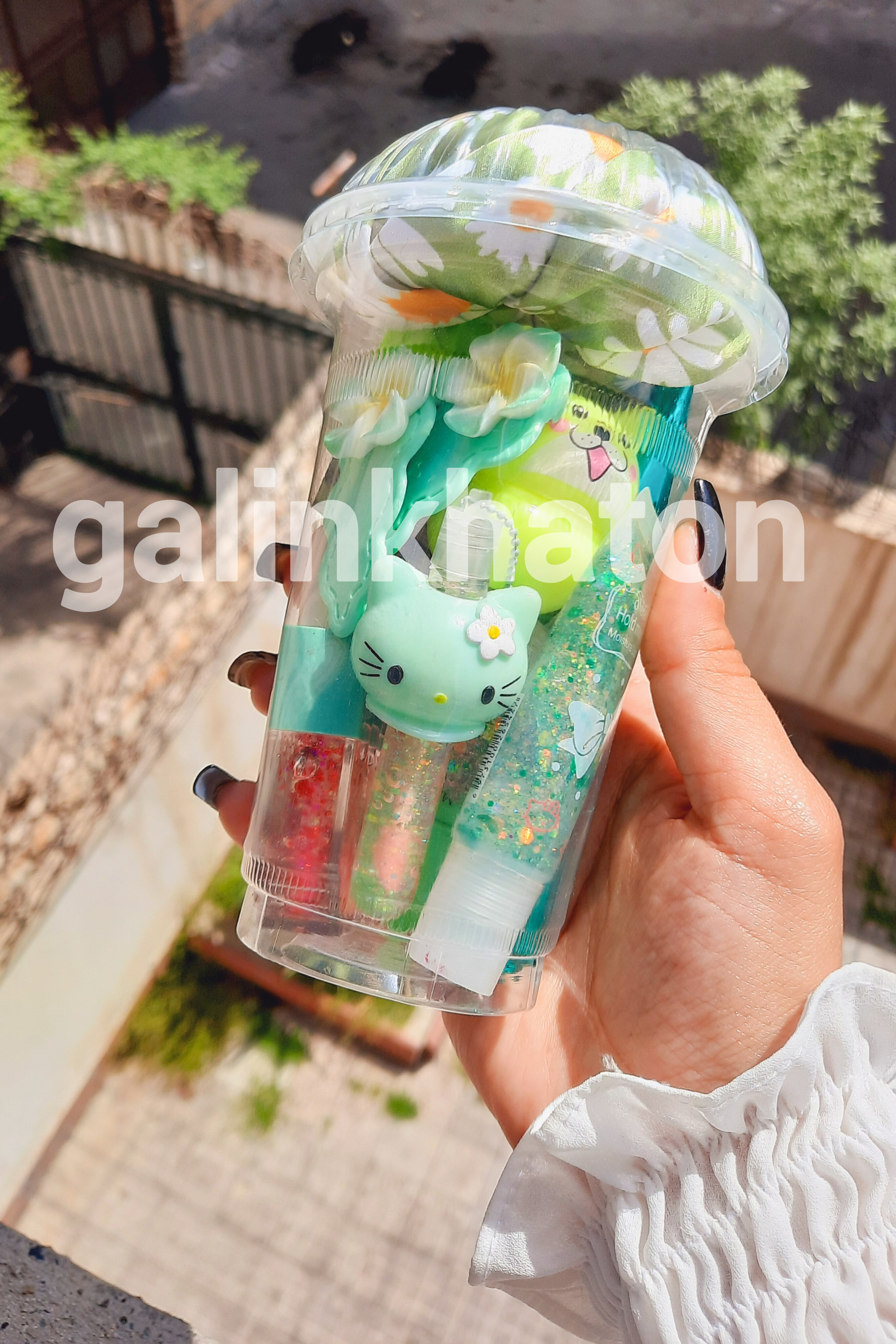 پک هدیه سبز آیس پکی با تم طراوت و شادابی، مناسب هدیه‌ عاشقانه یا دوستانه