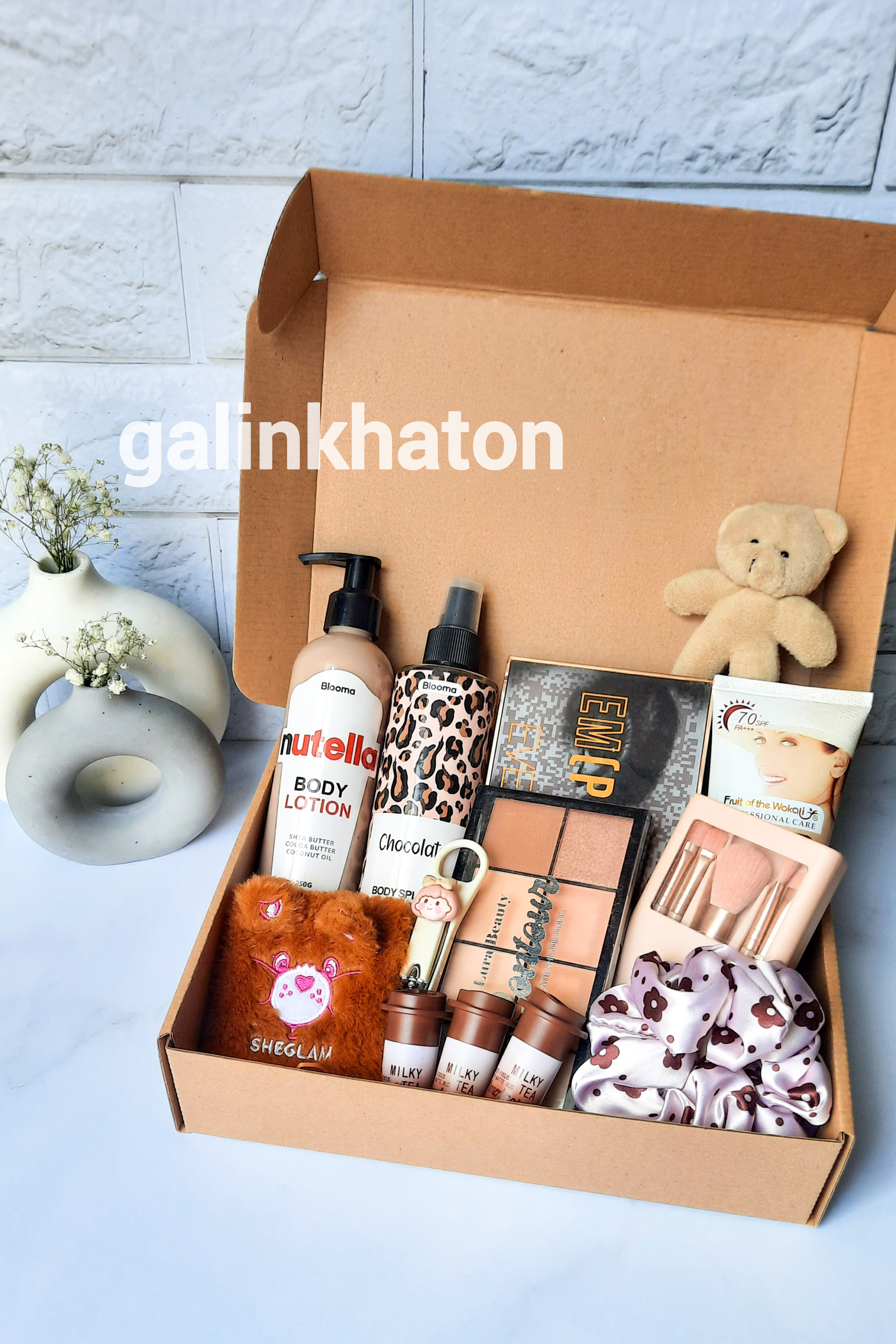 پک هدیه آرایشی نود مینیمال و شیک | بهترین انتخاب برای تولد و کادوی خاص دخترانه با لوازم آرایشی باکیفیت