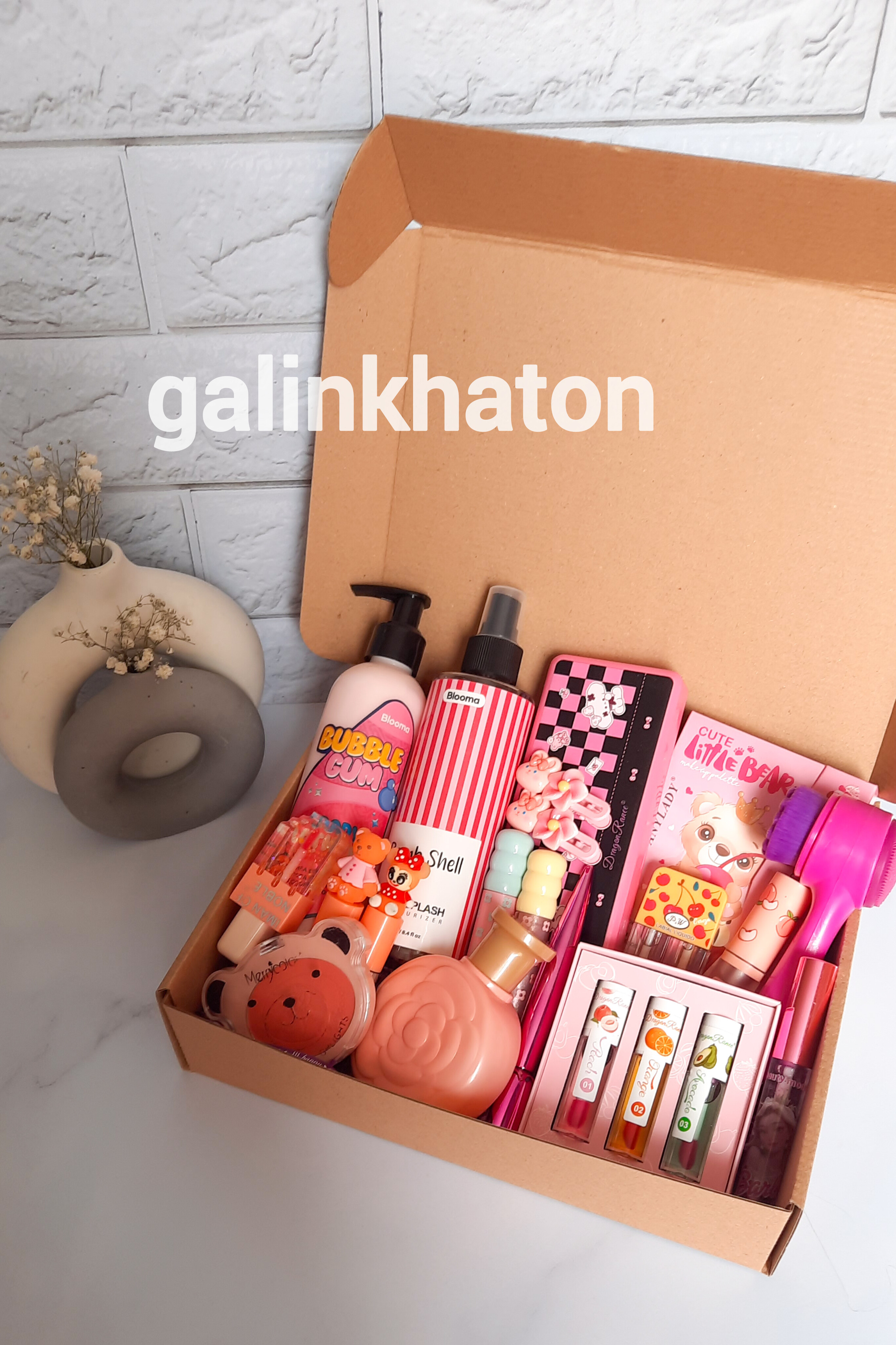 پک هدیه آرایشی صورتی فانتزی و بامزه | سورپرایز دخترانه خوشحال‌کننده برای تولد و مناسبت‌های خاص