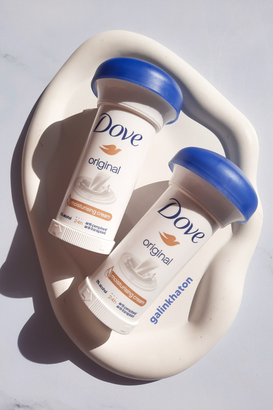 تصویر دو عدد مام صابونی داو Dove اصل روی پسزمینه سفید – ضد تعریق، بدون لک روی لباس، با رایحه ماندگار