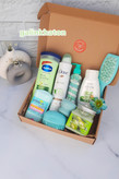 پک هدیه سبز دخترانه شامل لوسیون آلوئه ورا، نمک بدن سبز، اسپری داو خیار، مام آمبرلا، لیف سیلیکونی، فیس براش و ست کامل مراقبتی پوست