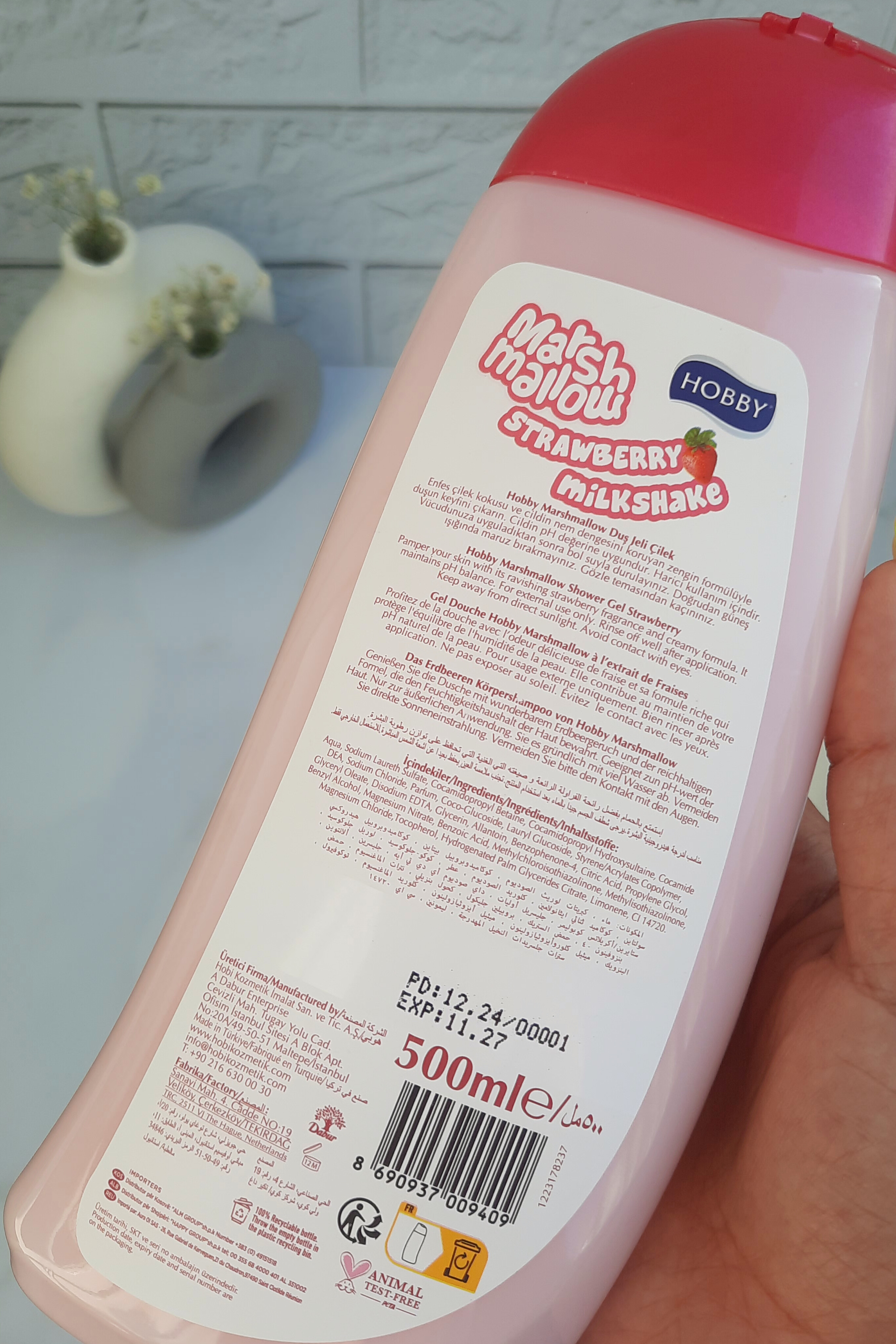 پشت شامپو بدن هوبی Hobby رایحه توت‌فرنگی | مشخصات و ترکیبات شامپو بدن خوشبو