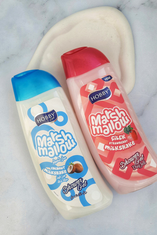 شامپو بدن هوبی Hobby با رایحه توتفرنگی و نارگیل | خرید شامپو بدن خوشبو و آبرسان پوست