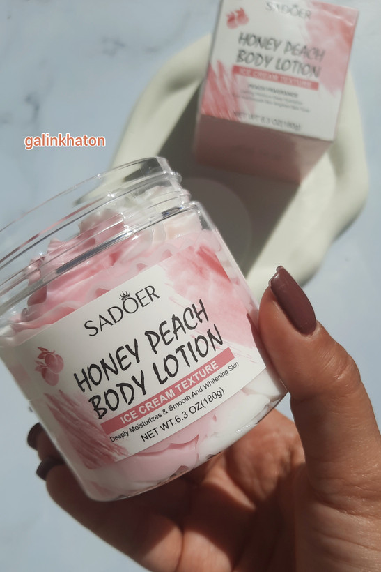 بستنی بدن سادور در دست – بافت سبک و جذاب برای آبرسانی و نرمی پوست بدن