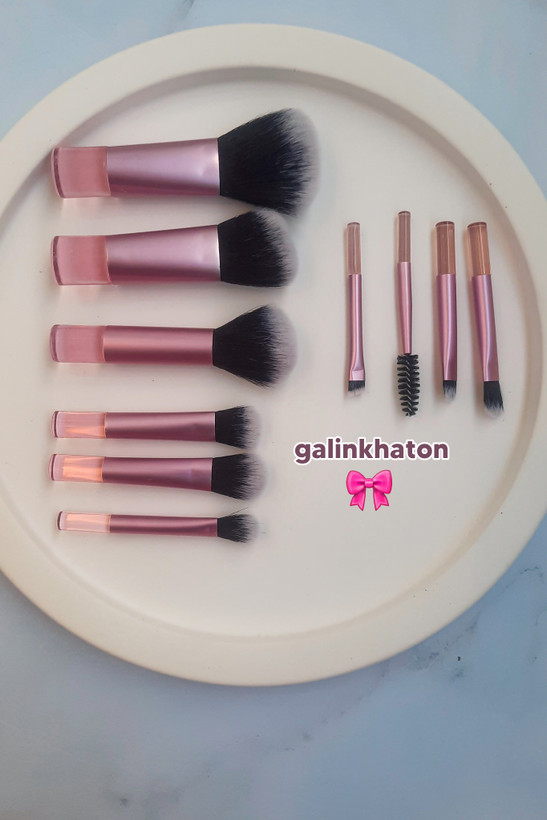 «تمام براشهای دهتکه شین از نمای نزدیک، بدون کیف، با طراحی حرفهای و کیفیت عالی برای آرایش طبیعی و دقیق صورت و چشمها.»