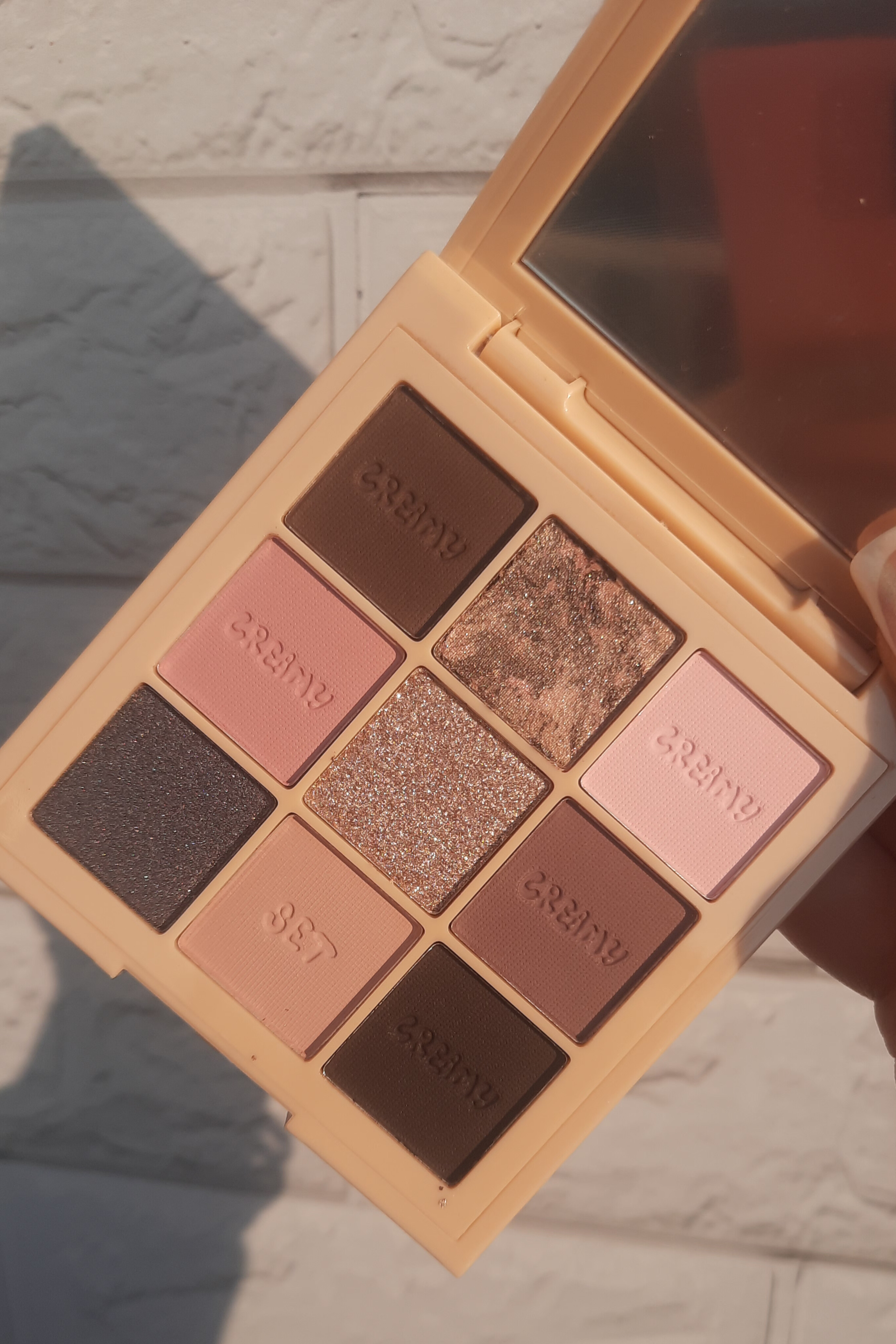 پالت سایه ۹ رنگ کرمی هدی موجی طیف صورتی زیر نور طبیعی؛ مناسب آرایش دخترونه، پیگمنت بالا