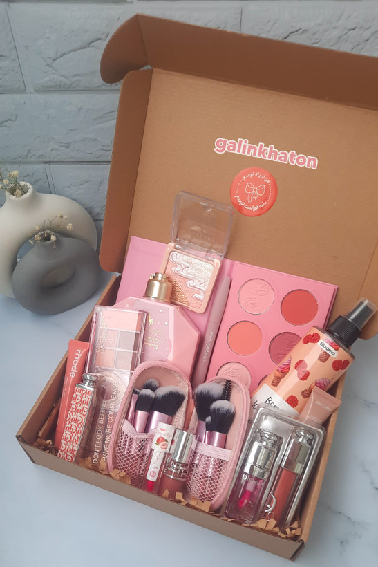 پک هدیه آرایشی صورتی لاکچری زنانه مناسب تولد و ولنتاین